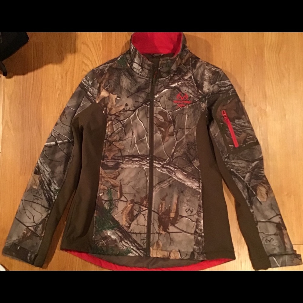 New women’s realtree jacket.